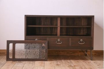 アンティーク家具　昭和期　和製アンティーク　結霜ガラス　桐材製の鉄脚ローボード(ローチェスト)