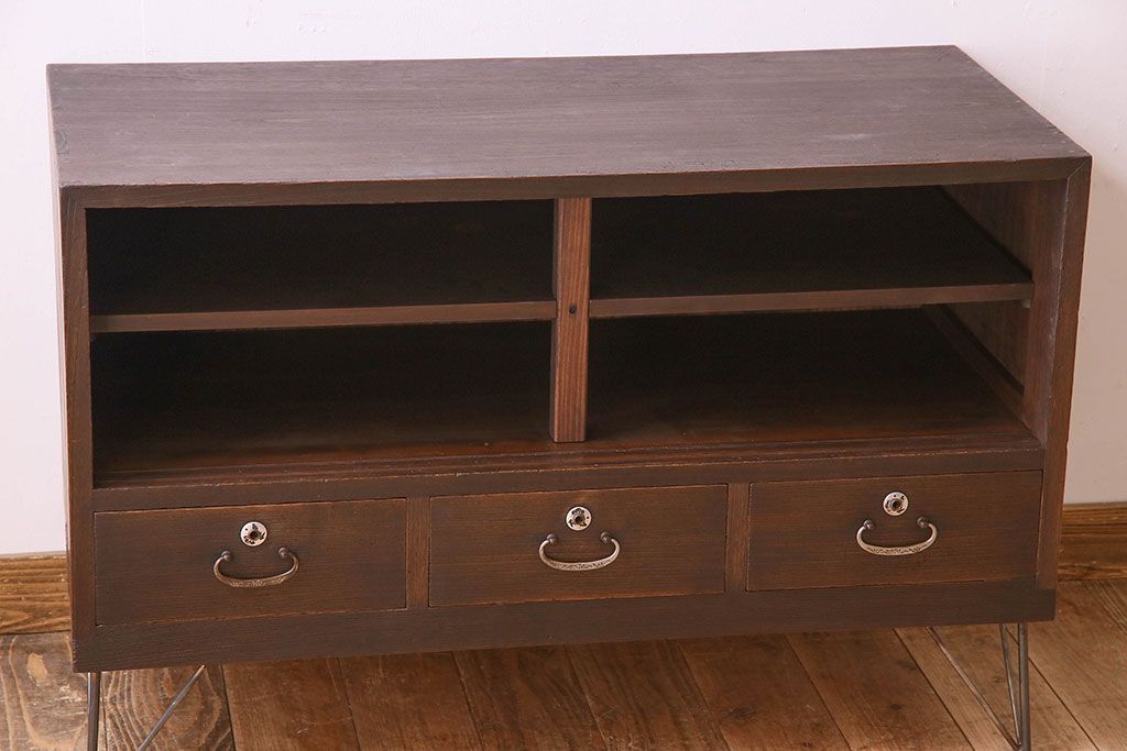 アンティーク家具　昭和期　和製アンティーク　結霜ガラス　桐材製の鉄脚ローボード(ローチェスト)