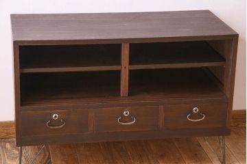 アンティーク家具　昭和期　和製アンティーク　結霜ガラス　桐材製の鉄脚ローボード(ローチェスト)