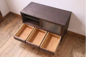 アンティーク家具　昭和期　和製アンティーク　結霜ガラス　桐材製の鉄脚ローボード(ローチェスト)