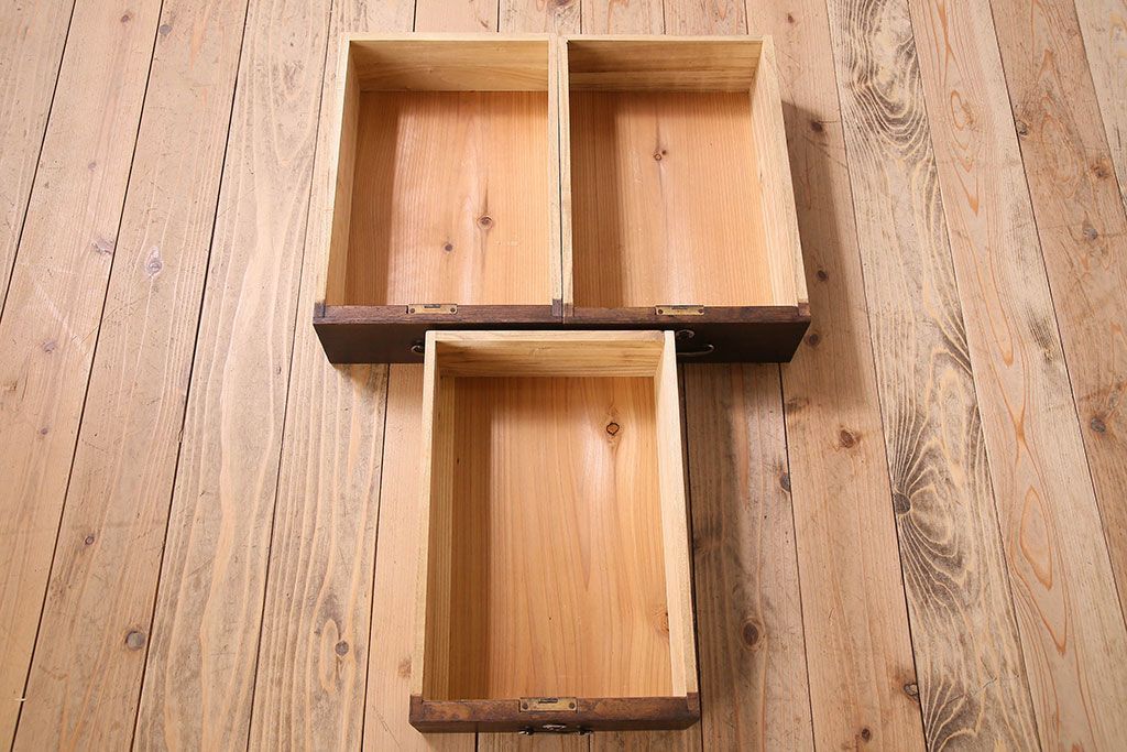 アンティーク家具　昭和期　和製アンティーク　結霜ガラス　桐材製の鉄脚ローボード(ローチェスト)