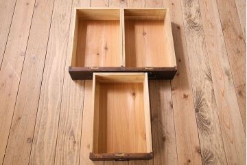 アンティーク家具　昭和期　和製アンティーク　結霜ガラス　桐材製の鉄脚ローボード(ローチェスト)