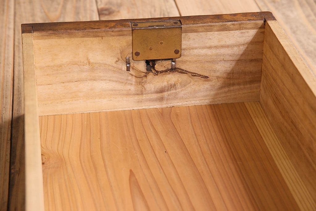 アンティーク家具　昭和期　和製アンティーク　結霜ガラス　桐材製の鉄脚ローボード(ローチェスト)