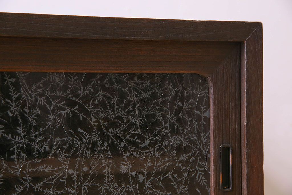 アンティーク家具　昭和期　和製アンティーク　結霜ガラス　桐材製の鉄脚ローボード(ローチェスト)