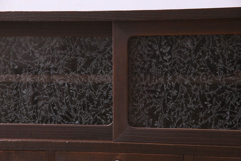 アンティーク家具　昭和期　和製アンティーク　結霜ガラス　桐材製の鉄脚ローボード(ローチェスト)