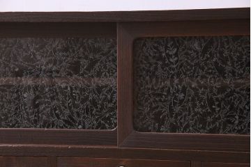 アンティーク家具　昭和期　和製アンティーク　結霜ガラス　桐材製の鉄脚ローボード(ローチェスト)