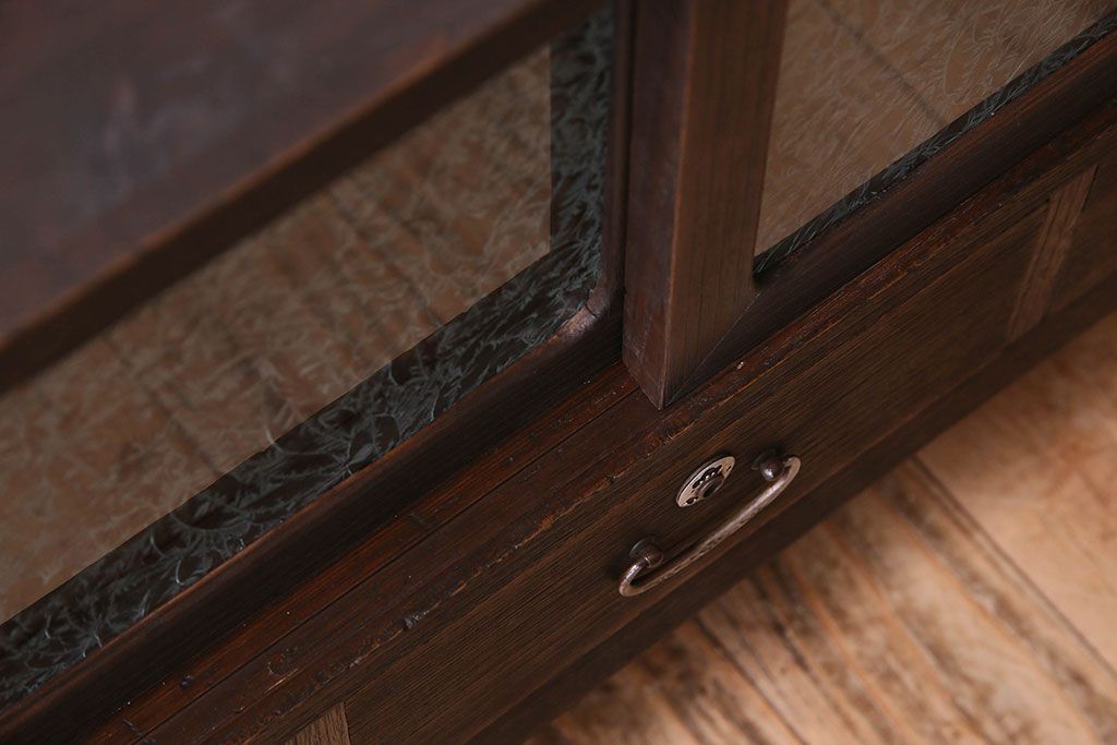 アンティーク家具　昭和期　和製アンティーク　結霜ガラス　桐材製の鉄脚ローボード(ローチェスト)