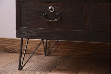 アンティーク家具　昭和期　和製アンティーク　結霜ガラス　桐材製の鉄脚ローボード(ローチェスト)