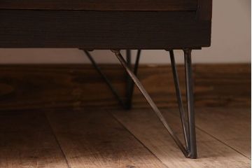 アンティーク家具　昭和期　和製アンティーク　結霜ガラス　桐材製の鉄脚ローボード(ローチェスト)