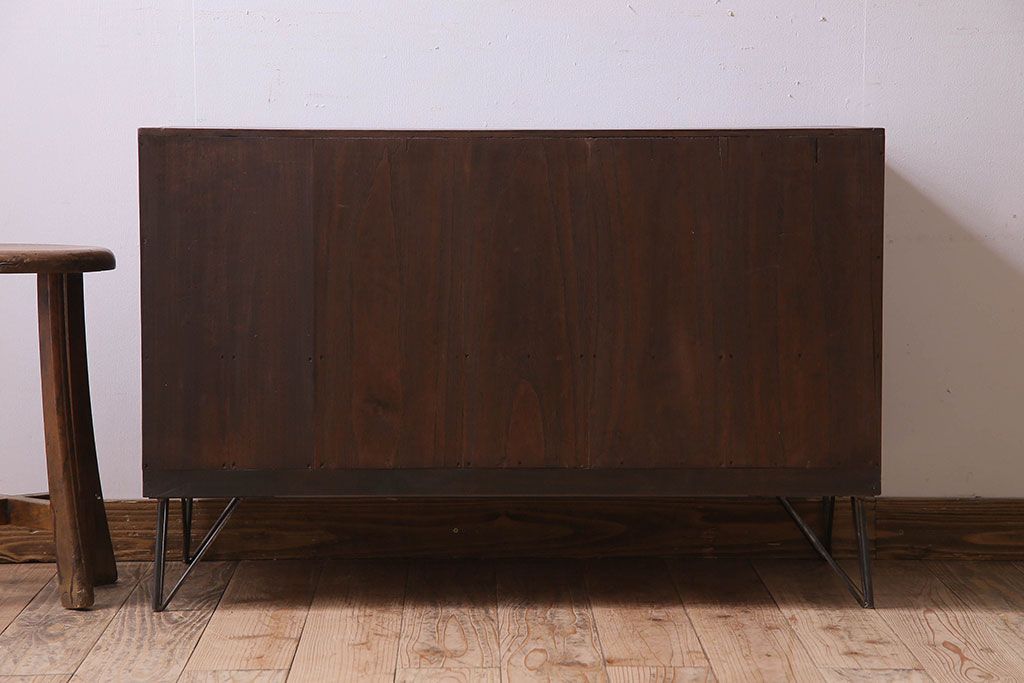 アンティーク家具　昭和期　和製アンティーク　結霜ガラス　桐材製の鉄脚ローボード(ローチェスト)