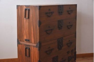 アンティーク家具　和製アンティーク　前面桐材の重ね二本松箪笥(衣装箪笥、桐箪笥、桐たんす)