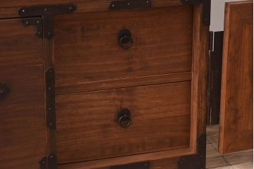 アンティーク家具　和製アンティーク　前面桐材の重ね二本松箪笥(衣装箪笥、桐箪笥、桐たんす)