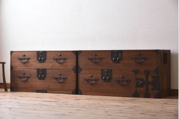 アンティーク家具　和製アンティーク　前面桐材の重ね二本松箪笥(衣装箪笥、桐箪笥、桐たんす)