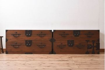アンティーク家具　和製アンティーク　前面桐材の重ね二本松箪笥(衣装箪笥、桐箪笥、桐たんす)