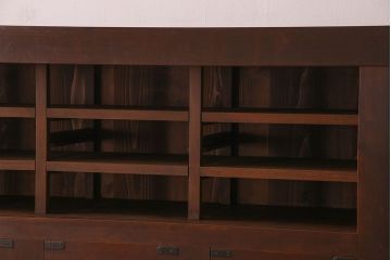 アンティーク家具　明治大正期　六尺　前面檜材　重厚なデザインの水屋箪笥ローボード