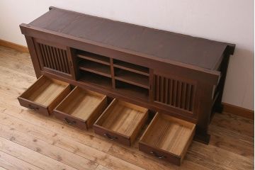 アンティーク家具　明治大正期　六尺　前面檜材　重厚なデザインの水屋箪笥ローボード