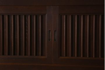 アンティーク家具　明治大正期　六尺　前面檜材　重厚なデザインの水屋箪笥ローボード