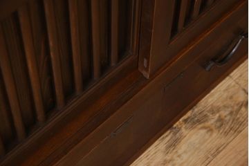 アンティーク家具　明治大正期　六尺　前面檜材　重厚なデザインの水屋箪笥ローボード