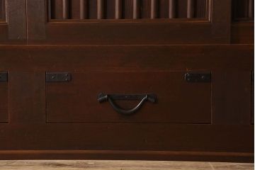 アンティーク家具　明治大正期　六尺　前面檜材　重厚なデザインの水屋箪笥ローボード