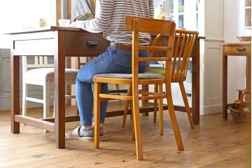 アンティーク家具　イギリスアンティーク　滑らかな木肌が魅力のブナ材製クッションチェア(椅子)(1)