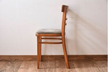 アンティーク家具　イギリスアンティーク　滑らかな木肌が魅力のブナ材製クッションチェア(椅子)(1)