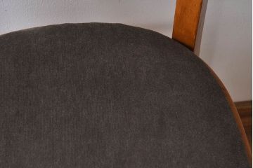 アンティーク家具　イギリスアンティーク　滑らかな木肌が魅力のブナ材製クッションチェア(椅子)(1)