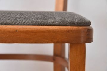 アンティーク家具　イギリスアンティーク　滑らかな木肌が魅力のブナ材製クッションチェア(椅子)(1)