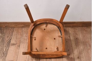 アンティーク家具　イギリスアンティーク　滑らかな木肌が魅力のブナ材製クッションチェア(椅子)(1)