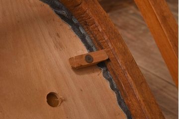 アンティーク家具　イギリスアンティーク　滑らかな木肌が魅力のブナ材製クッションチェア(椅子)(1)