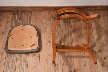 アンティーク家具　イギリスアンティーク　滑らかな木肌が魅力のブナ材製クッションチェア(椅子)(1)