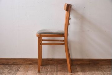 アンティーク家具　イギリスアンティーク　滑らかな木肌が魅力のブナ材製クッションチェア(椅子)(2)