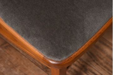 アンティーク家具　イギリスアンティーク　滑らかな木肌が魅力のブナ材製クッションチェア(椅子)(2)