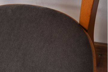 アンティーク家具　イギリスアンティーク　滑らかな木肌が魅力のブナ材製クッションチェア(椅子)(2)