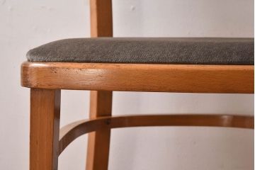 アンティーク家具　イギリスアンティーク　滑らかな木肌が魅力のブナ材製クッションチェア(椅子)(2)