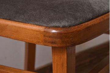 アンティーク家具　イギリスアンティーク　滑らかな木肌が魅力のブナ材製クッションチェア(椅子)(2)