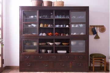 アンティーク家具　和製アンティーク　前面檜材　四枚引き戸の重ね戸棚(収納棚)