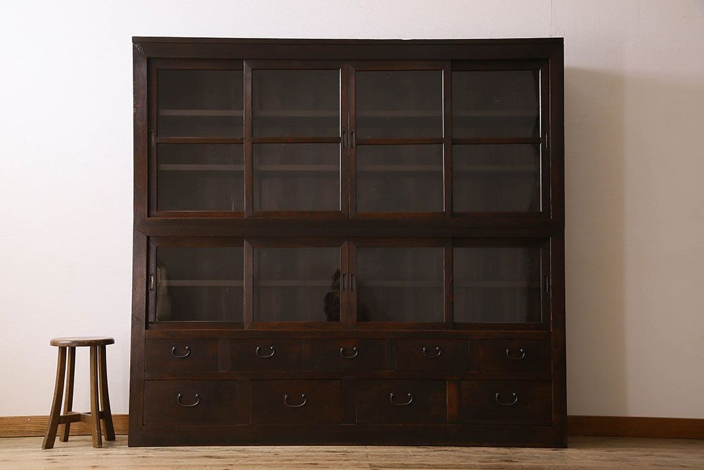 アンティーク家具　和製アンティーク　前面檜材　四枚引き戸の重ね戸棚(収納棚)