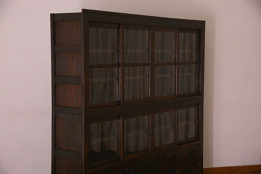 アンティーク家具　和製アンティーク　前面檜材　四枚引き戸の重ね戸棚(収納棚)