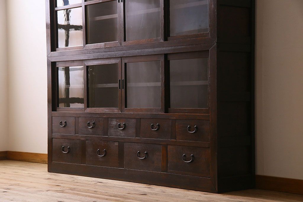 アンティーク家具　和製アンティーク　前面檜材　四枚引き戸の重ね戸棚(収納棚)