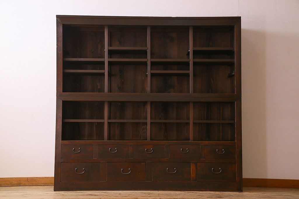 アンティーク家具　和製アンティーク　前面檜材　四枚引き戸の重ね戸棚(収納棚)