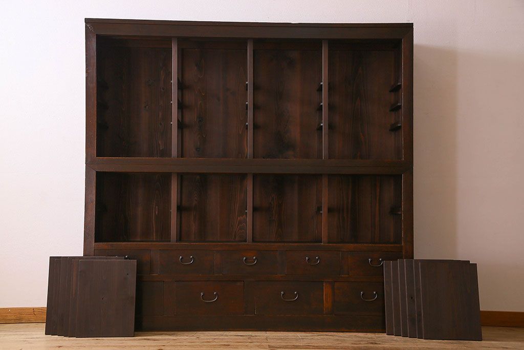 アンティーク家具　和製アンティーク　前面檜材　四枚引き戸の重ね戸棚(収納棚)