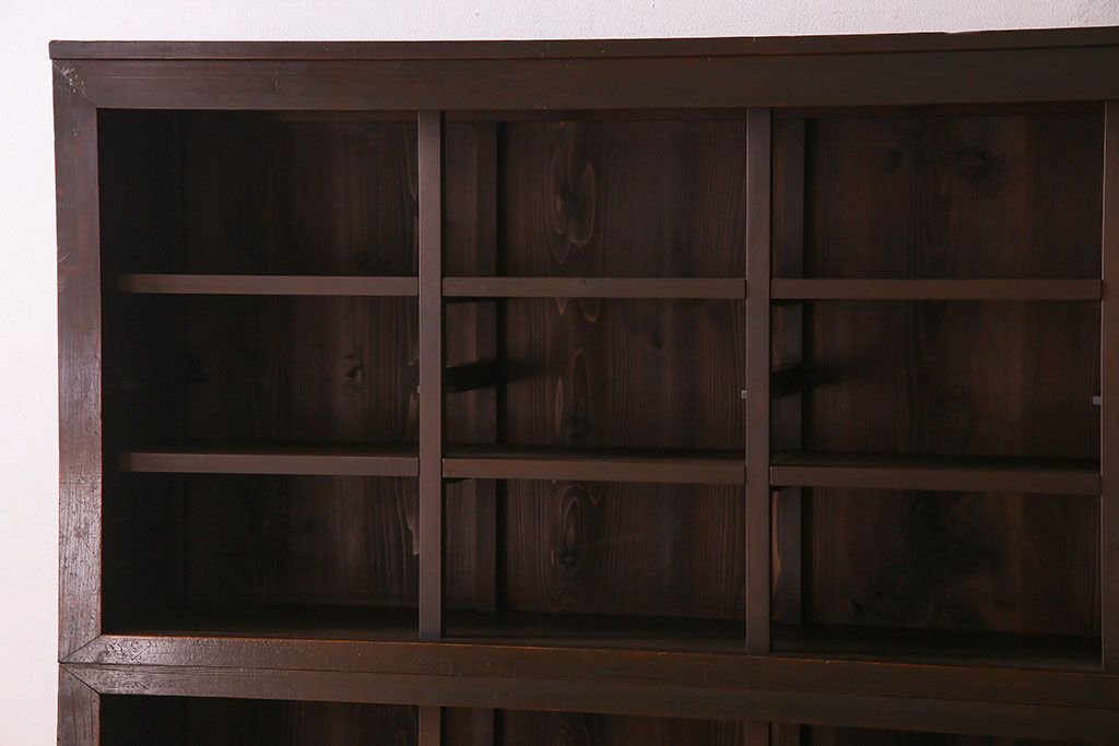 アンティーク家具　和製アンティーク　前面檜材　四枚引き戸の重ね戸棚(収納棚)