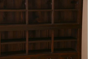 アンティーク家具　和製アンティーク　前面檜材　四枚引き戸の重ね戸棚(収納棚)