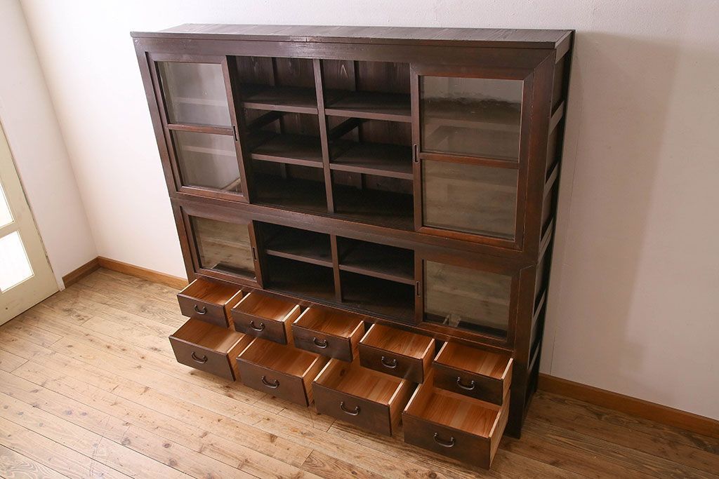 アンティーク家具　和製アンティーク　前面檜材　四枚引き戸の重ね戸棚(収納棚)