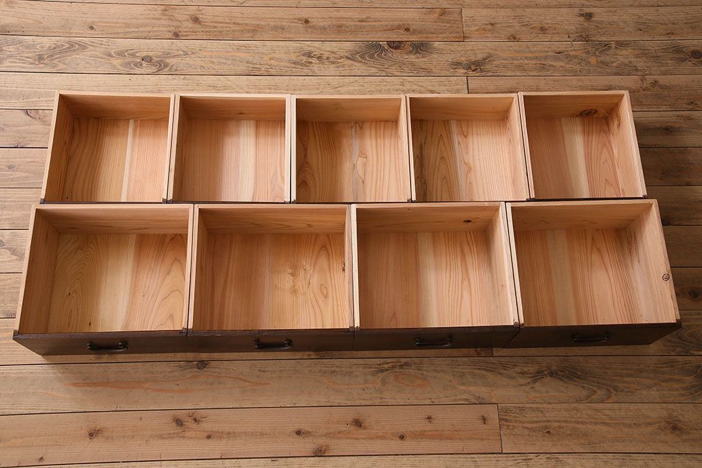 アンティーク家具　和製アンティーク　前面檜材　四枚引き戸の重ね戸棚(収納棚)