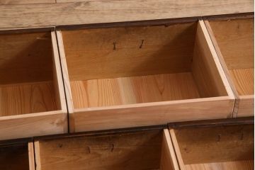 アンティーク家具　和製アンティーク　前面檜材　四枚引き戸の重ね戸棚(収納棚)