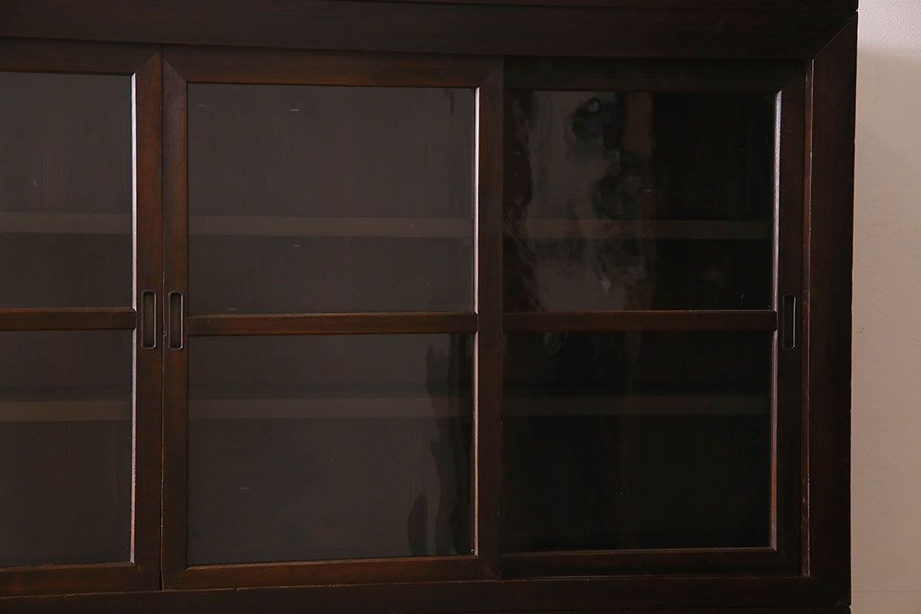 アンティーク家具　和製アンティーク　前面檜材　四枚引き戸の重ね戸棚(収納棚)