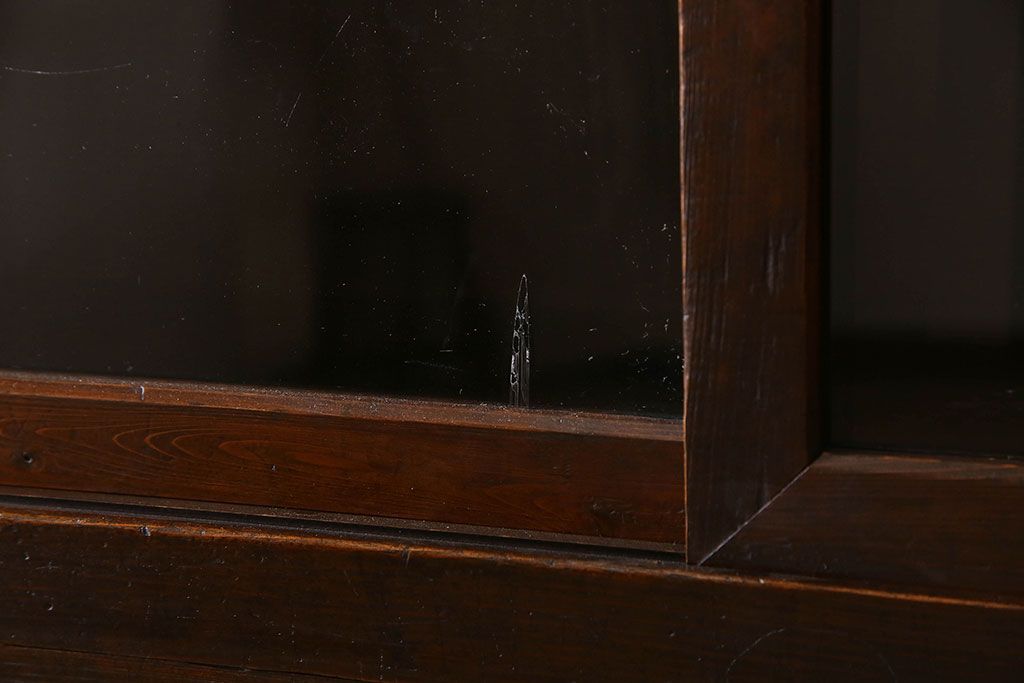 アンティーク家具　和製アンティーク　前面檜材　四枚引き戸の重ね戸棚(収納棚)