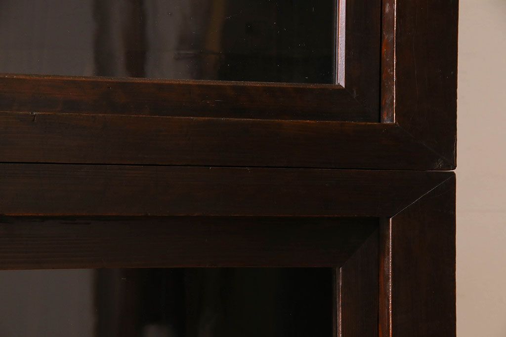 アンティーク家具　和製アンティーク　前面檜材　四枚引き戸の重ね戸棚(収納棚)