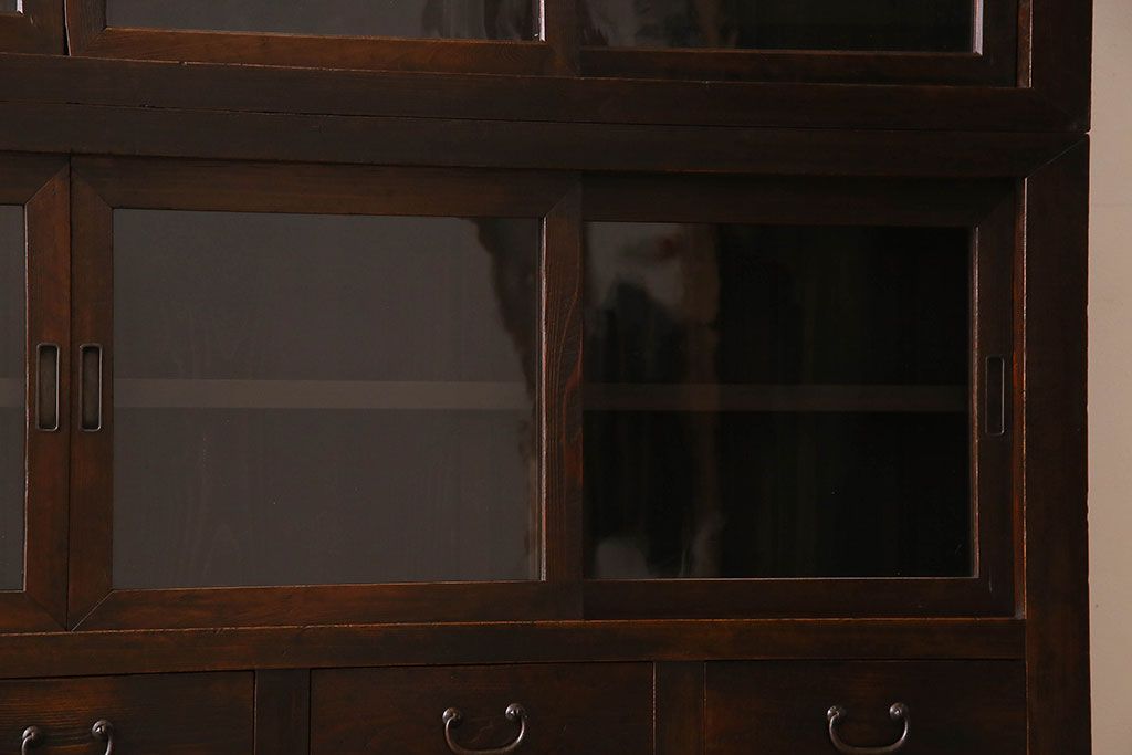 アンティーク家具　和製アンティーク　前面檜材　四枚引き戸の重ね戸棚(収納棚)